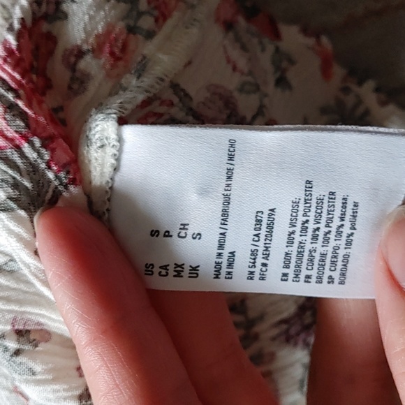 🌞2 for 20! AE off the shoulder top - Picture 4 of 8